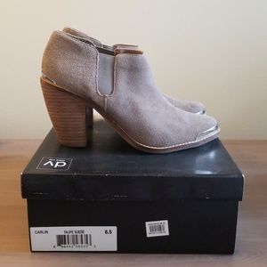 Dolce Vita Carlin taupe suede booties, 8.5